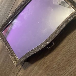 Mirror box to put your stuff.